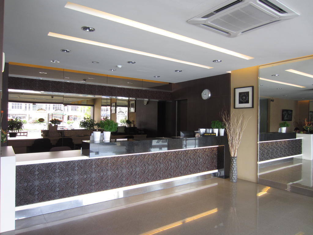 Radiant Hotel Sitiawan Εξωτερικό φωτογραφία