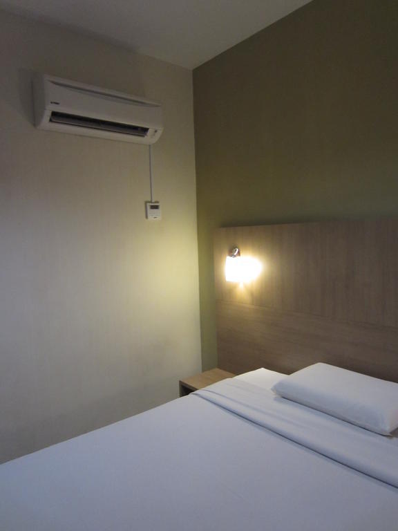 Radiant Hotel Sitiawan Δωμάτιο φωτογραφία